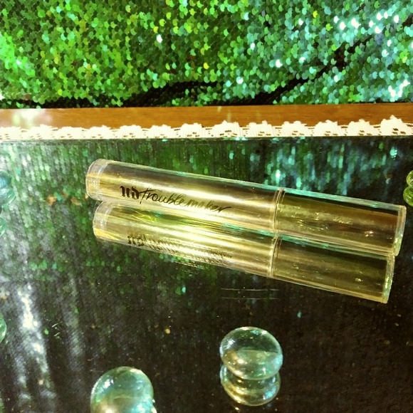 Urban Decay Troublemaker mascara black - Picture 2 of 3